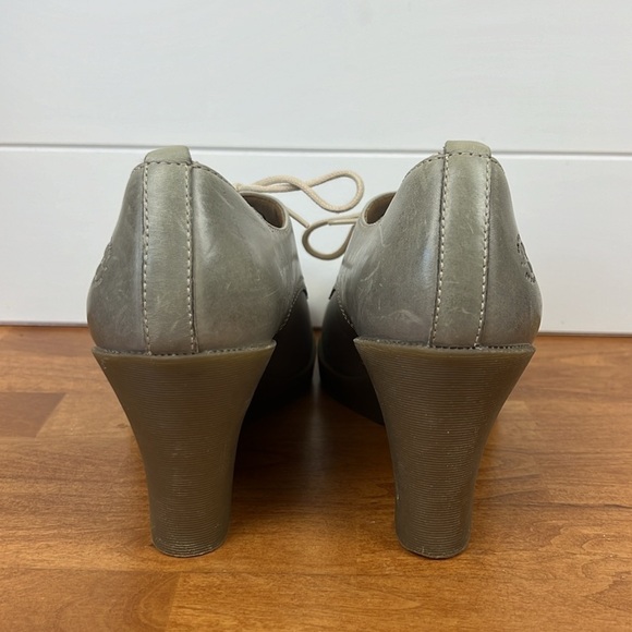 Dr marten mimi wedge booties in taupe/gray size 8 lace up - Picture 4 of 12